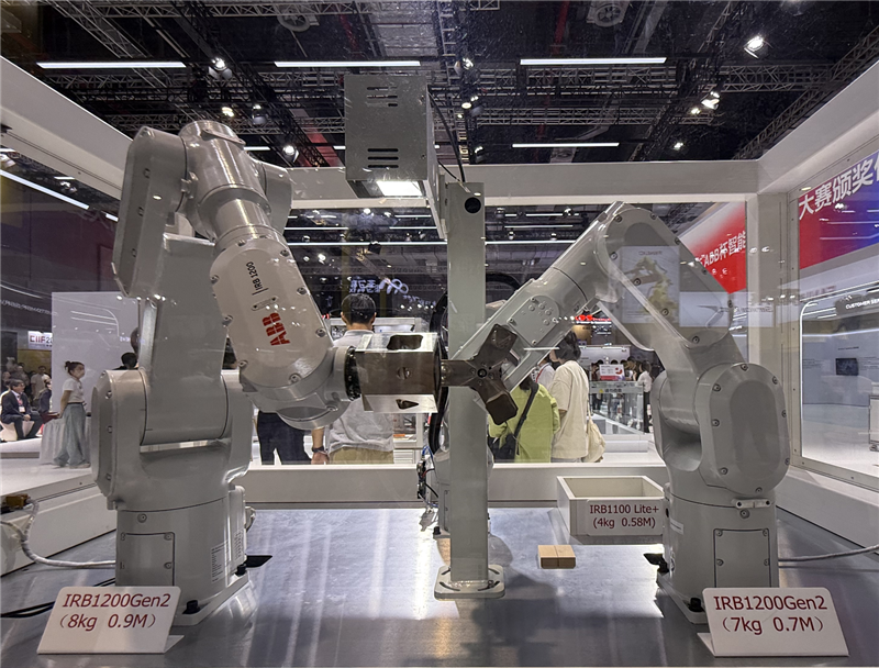 ABB宣布以53.75亿美元将机器人业务出售给软银