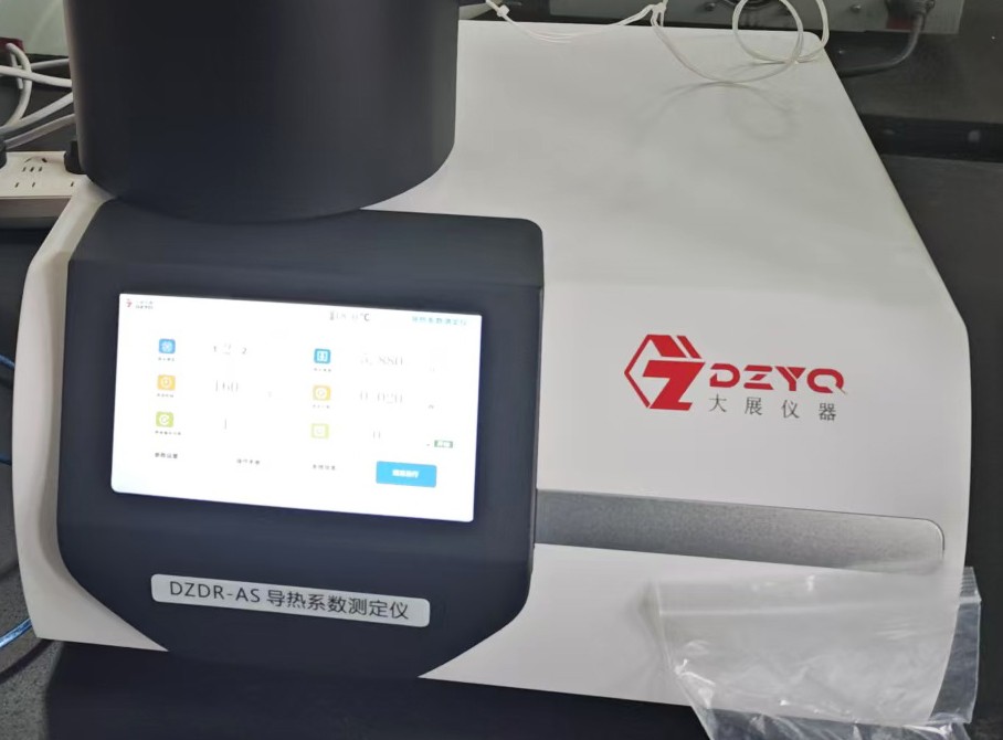 河北大学采购南京大展的DZDR-AS导热系数测定仪，强化材料科研能力