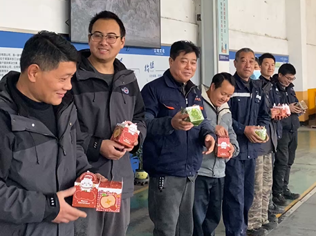 圣诞钟声响起,贝尔暖意正在传递