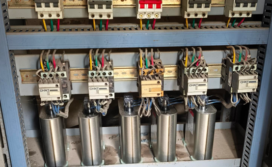 電工巡檢真實(shí)案例：從無功數(shù)據(jù)看懂補(bǔ)償柜故障